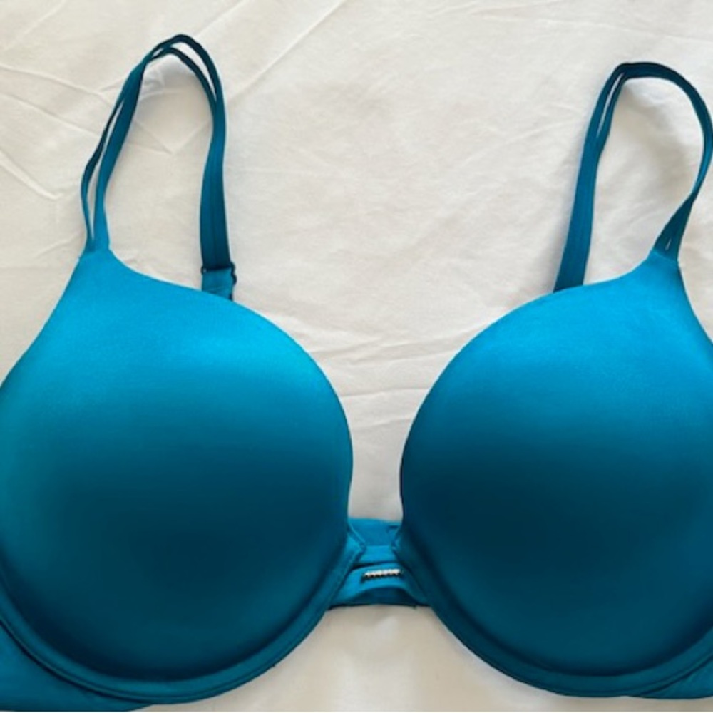 Beautiful turquoise color VS bra 38D